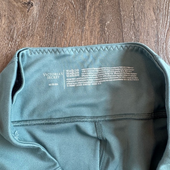 Victoria’s Secret Leggings with pockets. Women’s size 14, green in color. - Picture 4 of 7